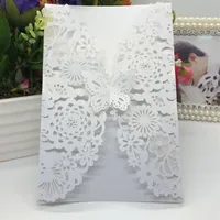 Biglietti di auguri 40 pezzi Pack di perla lucida Invito di nozze di nozze Biglietto Flower Laser Cut Inviti a farfalla 3D intagliato per il compleanno 256Y