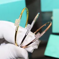 Pulseras de brazalete de diamante ajustables para mujeres aman el suministro de pulseras de acero de titanio r￭o