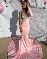 Vestido de baile de reprodu￧￣o de meninas pretas de um ombro rosa com mi￧angas elegantes vestido de cetim de cetim de manga longa vestido de festa formal 2023 Vestido africano sexy de Fiesta de boda