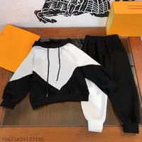 Luxe Merk Baby Clothes Designer Cabinage Pantalage Pantalon Two-Moice Enfants en deux pi￨ces Sport Sport Designers d￩contract￩s V￪tements Kids Boys216k