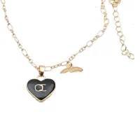 Gold Love Heart Halsband V C Letter Rhinestone Pendant med Figaro Link Chain Fashion Choker Cleavicle Party 18K Gold Plated Designer Jewelry for Women Lovers Presents