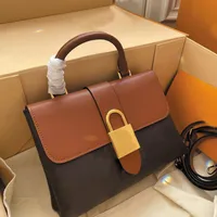 M44322 Locky BB Umh￤ngetaschen Leder Crossbody Metal Lock Women's Classic Clutch Bags Luxury Designer gedrucktes Muster Schulterbaus H￼llkurven Brieftaschen