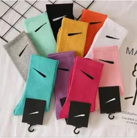 Calcetines de marca calcetines para hombres calcetines para mujeres puro algodón puro 10 color transpirable deportes de chasquido alphabet nk estampado
