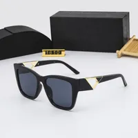 Gafas de sol de diseñador Nuevas anteojos de la moda clásica de la moda Retro Gafas para mujer Sun Gafas de sol Anti-Glare UV400 Gold and Silver Triangle With Box
