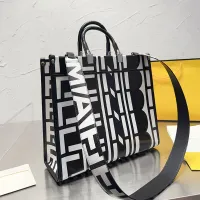 Sunshine Handv￤skor Designer Totes Bag Luxury Plain Under Arm Bags For Ladies Tote Bag Cobranded Bags Womens Leather Handbag Fashion Shopping P￥sar 2302221D