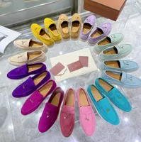 Klasik Bayan Elbise Ayakkabı Kaşmir Loafers Tasarımcıları Toka Yuvarlak Ayak Parçaları Düz ​​Topuk Boş Zaman Konforu Four Seasons Kadın Ayakkabı
