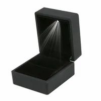 Boîte cadeau éclairée LED Anneau d'oreille Mariage Black Jewelry Display Packaging Lights190h
