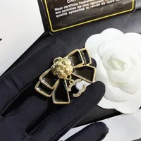 여자 스탬프 ch 브로치 럭셔리 브랜드 Desinger Jewelry Diamond Pearl Pin Flower Brooch 18k Gold Plated 빈티지 패션 애호가 선물 웨딩 파티 액세서리와 상자와