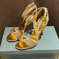 Altın Kristal Süslenmiş Stiletto Sandalet Yeni Rhinestones Strass Stiletto Topuk Ayakkabı 9cm Kadın Yüksek Topuklu Lüks Tasarımcılar Sandal Kutu