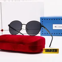 مصمم النظارات الشمسية الطيار