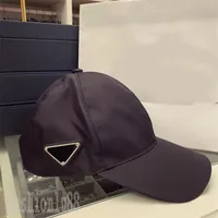 Chapéu de grife chapéu de moda de moda para homens Black Bule cor sólida com triangle de esmalte de metal casquette unissex luxuoso designer de luxo chapéus de beisebol pj033 b23