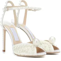 Sandallar Londra Markaları Jimy Ayakkabı Bidal Düğün Yüksek Topuklu Beyaz İnciler Deri Ayak Bileği Kayışı Peep Toe Zarif Lady P Jimmies Choos Yev