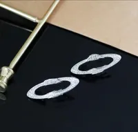 Avrupa ve Amerikan Elmas çukurlu sallanan avize basit kişilik vahşi S925 Gümüş İğne Küpeleri Kadın Yüksek Kaliteli Hızlı Teslimat