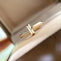 Luxurys Desingers Ring Basit Tasarım Duygusu Yarım Matkap T Klasik Simples Charm Traild Halkalar Doğum Günü Hediye Kadın Good306g