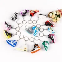 أزياء Stereo Sneakers مفاتيح سلاسل الزر قلادة 3D Mini Basketball Shoes Model صديق عيد ميلاد ديكورات كعكة البيع 195y