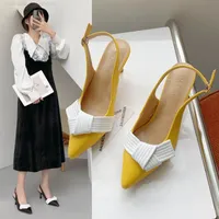 Сандалии Сандалии Женщины Лето 2022 Обувь Женские роскошные тапочки на каблуках
