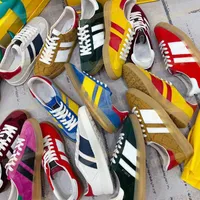 2022 Diseñador Zapatos informales de lujo Sambas Diseño de bordado Mujeres Gazelle Sneaker Training Retro Sneakers Fluff Rubber Samba Samba