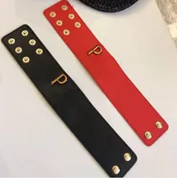 2023 Pulseras de cuero de lujo Marca de la marca Bangles Metal Letters Cinturas de cuero Diseñador de joyería Accesorios