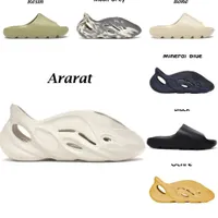2021 New Box Foam Runner Slipper Sandal Casual Shoes Shoes Men Women Resin Desert Sand Bone Triple Black Soot Earth Brown Fashion Slides Sandals Us 5-11 S01