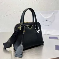 Классическая сумка с ракушкой по кросс -тел Треугольные сумки Женская сумочка сумочка сумочка сумочка высококачественная подлинная кожаная двойная молния. Съемный нейло