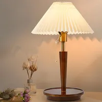 Lampade da tavolo retrò in stile medievale American Pieghe in lampada Nordic Creative Smart Nalnut Colore in legno massiccio