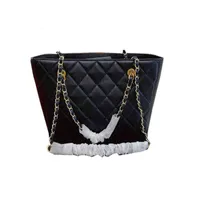 CC Bag Shopping Väskor 22SS Designer Totes Caviar Classic Quilted Metal Chain Black and White Solid Color Shoulder Crossbody Outdoor Ladies Lu