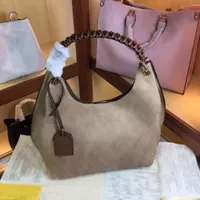 Carmel Hobo Bag Mahina Perfora￧￵es de couro Remov￭vel Nome de charme Tag Tag Luxury Designer de couro com couro espa￧oso Bolsa de ombro bolsas