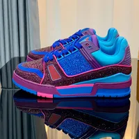 Lyxdesigner kvinnor herr casual skor mode färgglada kristallkvinnor lägenheter loafers runway outfit plattform kilar spets upp tränare sneakers tenis masculino 2023