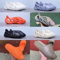 2022 New Box Foam Runner Slipper Sandale Freizeitschuhe Schuhe Frauen Frauen Harz Wüste Sandknochen dreifach schwarze Ruß erdbraune Mode rutschen Sandalen uns 5-11 A02
