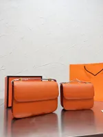 حقيبة Messenger Cross Body 2022 Hot Women Luxury Designer Based Bag Crossbody Counter Bag Classic Medium and Small Plate Play Pochette حقائب سيدة حقيقية