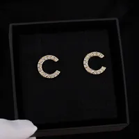 2022 Top Qualit Charm Stud arring مع كل الماس في 18K GLD مطلي للنساء هدية مجوهرات الزفاف لها ختم Box PS7708304U