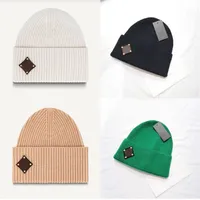 Tasarımcı Moda Kış Örme Beanie Yün Şapka Kadın Tıknaz Örgü Kalın Sıcak Sahte Kürk Pom Beanies Şapkalar Kadın Bonnet Beanie Caps 8 Renk