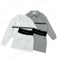 Cartas Imprima as saias do capuz feminino de duas peças conjuntos de mangas compridas moletons de moda de moda de estilo curto