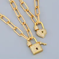 Flola Gold Chain Longa Chave de cadeia de cadeado de cadeado para mulheres Crystal Heart Lock Pingente Cubic Zirconia Punk Jewelry Casal Gifts Nker60240g