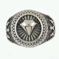 Fans Steeleel de acero inoxidable para hombres o joyas de acero inoxidable para mujer Diamante brillante en la corona Ring Masonic Biker Red 13W67303T