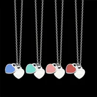 2022 Fashion New T Letter Pendant Necklace Brand Classic Drip Oil Double Peach Heart Designer Halsband Högkvalitativ titanstål Kvinnors halsband smycken