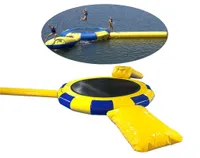 Utomhussportvaror Gulblå Uppblåsbar vattentrampolin med Slide Tube Jumping Pill Bag Hump Bouncers For Ocean Park Games
