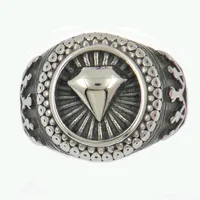 Fans Steeleel de acero inoxidable para hombres o joyas de acero inoxidable para mujer Diamante brillante en la corona Ring Masonic Ring Red 13W67279m
