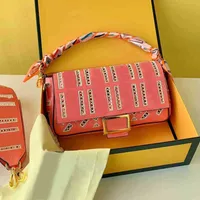 Sac de sac de découpe lettre imprimé sacs d'épalsine femme baguette sac à main concepteur de cuir crossbody bourses avec écharpe 220412
