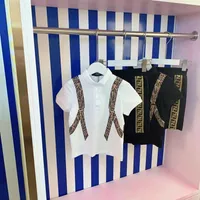 Diseñador Boy Clothe Camisa negra Fashion Fashion Kids Summer Sets 110-160 cm Material de algodón Camisa blanca 298d