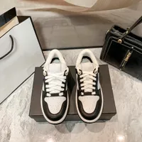 Cnel classiques Casual Chaussures Femme Lady Pearls Embellie Inter Locking Calfskin Sneakers Luxu Design Chaussures For Girls Tending Fashion