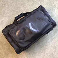 SNKR Gym Bag Bag Outdoor Bags Multifunsional Package Portable Backback Package Package عالية السعة حزمة ذات قدرة واحدة على الكتف مسافر B303C