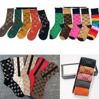 Erkek Kadın Tasarımcı Çoraplar Vintage Mektup Baskı Markalı Tide Kısa Çorap Kadın Erkek 2022 Sonbahar Kış Soccing Toplu Toptan Kalsetinler 5 PCS Her Hediye Kutusu
