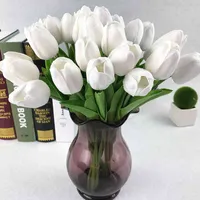 Faux Floral Greenery 10 PCS White Real Touch Pu Tulip الزفاف الاصطناعي زهرة المنزل الديكور باقة الاصطناعية الزخرفية DIY زهرة J220906