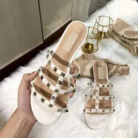 Women Jelly Flat Sandals v Bow Flip Flops Studded Beach Shoes Rivet Slippers Nude Thong Sandals Fashion 2021233F285G