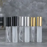 Garrafa de perfume 24pcslot 5ml 10ml transparente spray de vidro fino frascos portáteis mini atomizador dourado prateado preto tampa 220909