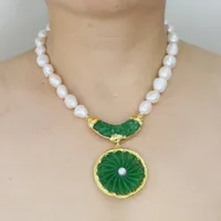 Natural Big Cultured White Keshi Pearl Necklace Green Green Connector Flower Pendant Gold Plack Planted per i regali Lady