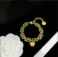 Fashion Basilisk Medusa Card Women Armband Necklace Stud Earring Set mässing 18K Gold Plated Ladies Designer Jewelry VA-M8