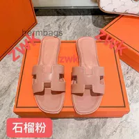 2022 Slide Designer Slipper Slippers Women's Summer Leather One Line Tourism Wear Flat Bottomed Beach Sandals Large Size1701
