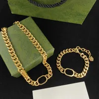 Neue Designer -Halskette und Armband Choker für Unisex -Buchstaben Armbänder Goldkette Lieferung hochwertiger Edelstahl -Charme Halsketten